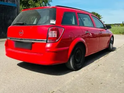 Gebraucht Opel Astra 90 PS (66 kW) 2009 Rot Limousine