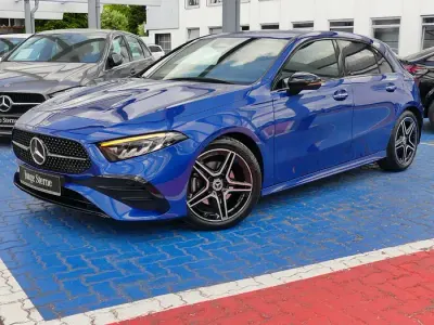 Occasion Mercedes A180 AMG 136 ch (100 kW) 2025 Bleue Berline