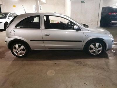 Second-hand Opel Corsa 75 CP (55 kW) 2004 Argintiu Hatchback
