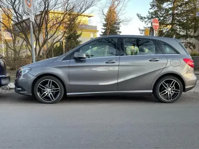 Gebraucht Mercedes B180 122 PS (89 kW) 2012 Silber Van / Kleinbus