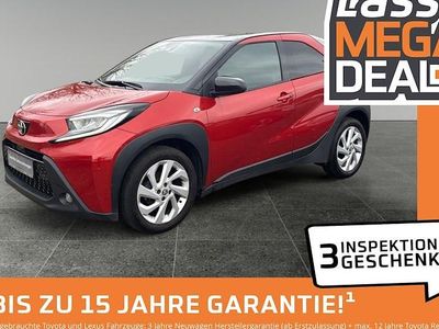 Gebraucht Toyota Aygo X Comfort 72 PS (52 kW) 2022 Chili red perleffekt/ night sky black SUV