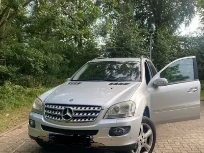 Gebraucht Mercedes ML320 224 PS (164 kW) 2008 Silber SUV