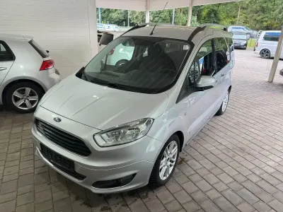 Gebraucht Ford Tourneo Courier Titanium 95 PS (69 kW) 2018 Silber Van / Kleinbus