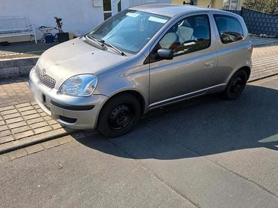 Brugt Toyota Yaris 64 HK (47 kW) 2003 Grå Hatchback