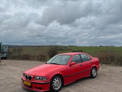 Gebraucht BMW 325 Basis 143 PS (105 kW) 1994 Rot Limousine