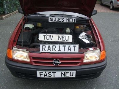 Rot Gebraucht 1994 Opel Astra Limousine | 2.490 €