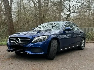 Gebraucht Mercedes C180 156 PS (114 kW) 2015 Blau Limousine