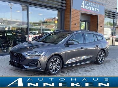 Grau Gebraucht 2024 Ford Focus ST-Line Limousine | 26.850 € (Fairer Preis)