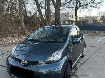 Gebraucht Toyota Aygo 68 PS (50 kW) 2009 Grau Kleinwagen