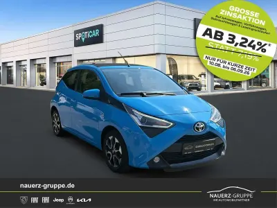 Gebraucht Toyota Aygo x-sky 72 PS (52 kW) 2019 Cyan metallic Kleinwagen