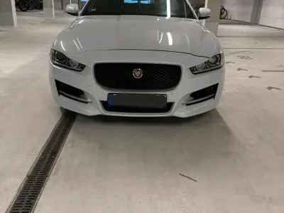 Gebraucht Jaguar XE R-Sport 180 PS (132 kW) 2017 Weiß Limousine