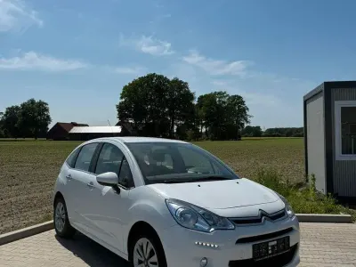 Gebraucht Citroën C3 SELECTION 68 PS (50 kW) 2015 Weiß Kleinwagen