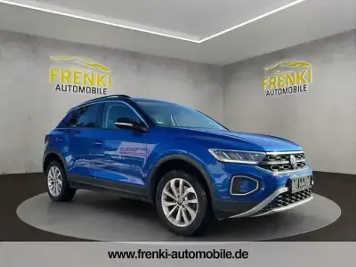 Second-hand VW T-Roc Life 150 CP (110 kW) 2022 Albastru SUV