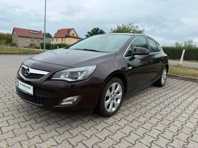 Gebraucht Opel Astra Innovation 140 PS (102 kW) 2012 Braun Limousine