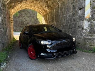 Usata Ford Focus ST 250 CV (183 kW) 2015 Nero Utilitaria