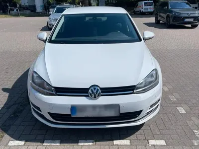 Gebraucht VW Golf VII 105 PS (77 kW) 2013 Weiß Limousine