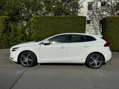 Second-hand Volvo V40 152 CP (111 kW) 2017 Alb Berlinǎ