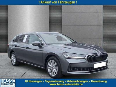 Neu Skoda Superb Selection 150 PS (110 kW) 2025 Grau Kombi