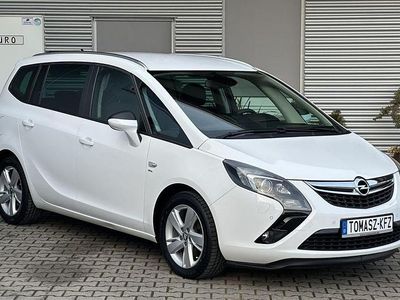 Weiß Gebraucht 2015 Opel Zafira Tourer drive Van / Kleinbus | 8.499 € (Fairer Preis)