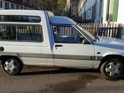 Usado Renault Rapid 55 HP (40 kW) 1996 Branco Carrinha