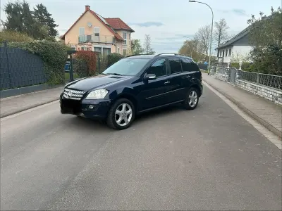 Gebraucht Mercedes ML320 224 PS (164 kW) 2009 Blau SUV