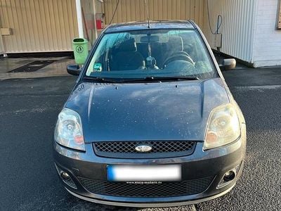 Begagnad Ford Fiesta 80 HK (58 kW) 2006 Grå Halvkombi