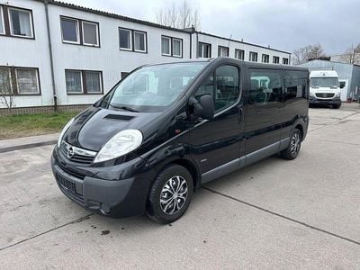 Second-hand Opel Vivaro 114 CP (83 kW) 2012 Negru Monovolum