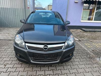 Grau Gebraucht 2012 Opel Astra Active Kombi | 2.650 € (Guter Preis)