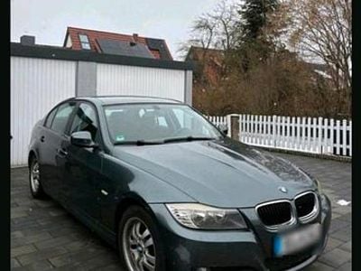 Gebraucht BMW 318 2009 Grau Limousine