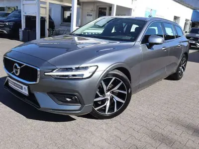 Gebraucht Volvo V60 Momentum 190 PS (139 kW) 2020 Grau Kombi