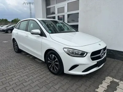 Gebraucht Mercedes B180 116 PS (85 kW) 2023 Polarweiss Kleinwagen