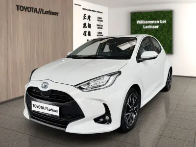 Gebraucht Toyota Yaris Hybrid Team 116 PS (85 kW) 2022 Weiß Limousine