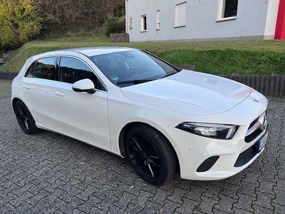 Gebraucht Mercedes A180 Progressive 136 PS (100 kW) 2019 Weiß Limousine