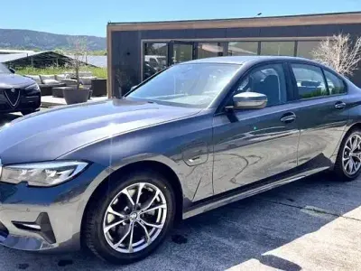 Gebraucht BMW 320e Advantage 204 PS (150 kW) 2021 Grau Limousine