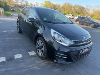 Usata Kia Rio Spirit 90 CV (66 kW) 2016 Nero Utilitaria