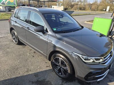 Gebraucht VW Tiguan 190 PS (139 kW) 2022 Grau SUV