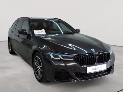 Gebraucht BMW 530e M Sport 184 PS (135 kW) 2023 Sophistograu brillanteffekt metallic Kombi