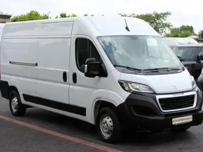 Gebraucht Peugeot Boxer 140 PS (102 kW) 2024 Weiß icy Van