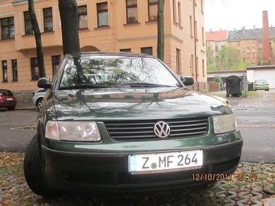 Gebraucht VW Passat 101 PS (74 kW) 1998 Grün metallic Limousine