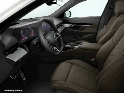Gebraucht BMW 520 197 PS (144 kW) 2025 Mineralweiß metallic Kombi