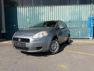 Gebraucht Fiat Grande Punto 77 PS (56 kW) 2009 Grau Kleinwagen