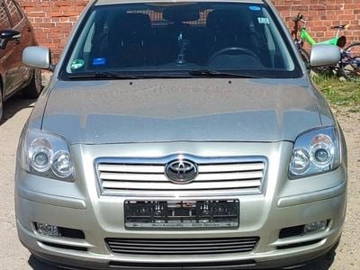Second-hand Toyota Avensis 116 CP (85 kW) 2003 Gri Break