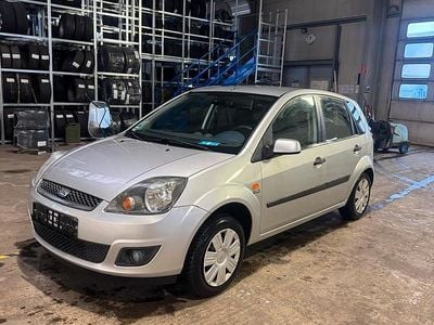 Gebraucht Ford Fiesta 80 PS (58 kW) 2007 Silber Kleinwagen