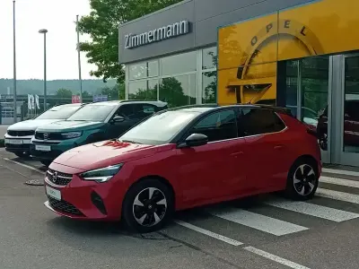 Usata Opel Corsa-e Elegance 100 kW (136 CV) 2021 Rosso Utilitaria
