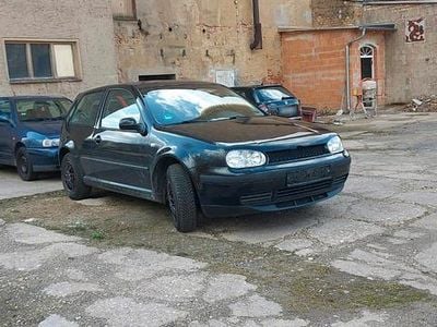Gebraucht VW Golf IV 75 PS (55 kW) 2002 Schwarz Kleinwagen