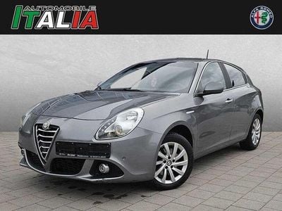 Grau Gebraucht 2016 Alfa Romeo Giulietta Turismo Kleinwagen | 12.090 € (Fairer Preis)