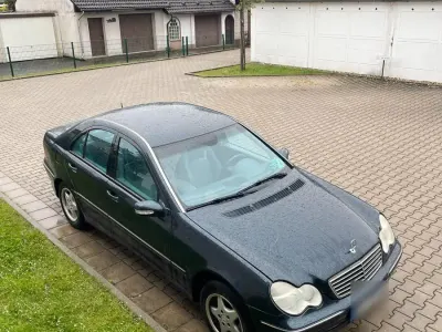 Gebraucht Mercedes C200 163 PS (119 kW) 2004 Blau Limousine