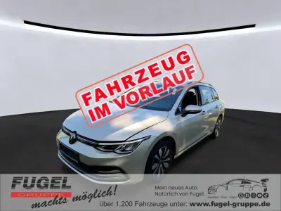 Gebraucht VW Golf VIII Move 131 PS (96 kW) 2023 Ivory silver metallic Kombi