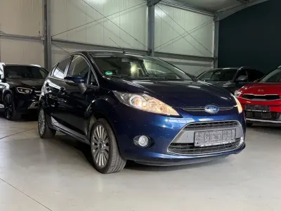 Używany Ford Fiesta Titanium 97 KM (71 kW) 2011 Niebieski Sedan/Limuzyna