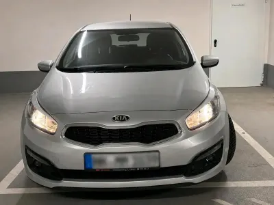 Używany Kia Ceed 90 KM (66 kW) 2017 Srebrny Hatchback